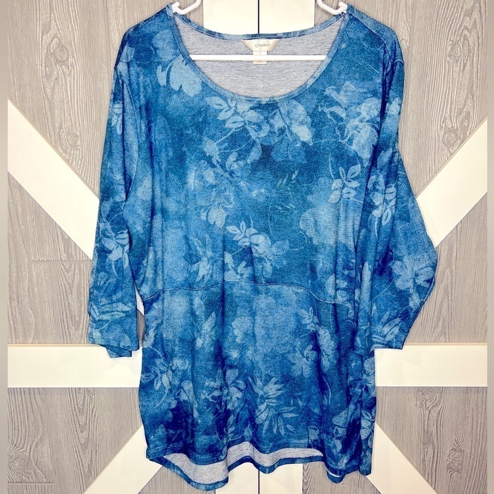 B15.19 CJ Banks Floral Lightweight Sweater Back Buttons Blue 3X